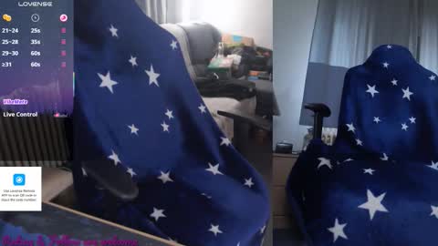 Snapshot of jalex_moony chatting on 10.08.25 Alex online show from 10.08.25