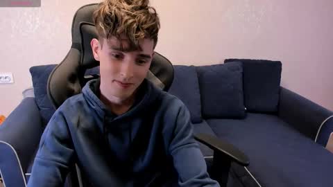 Snapshot of james_mil chatting on 09.20.25 James online show from 09.20.25