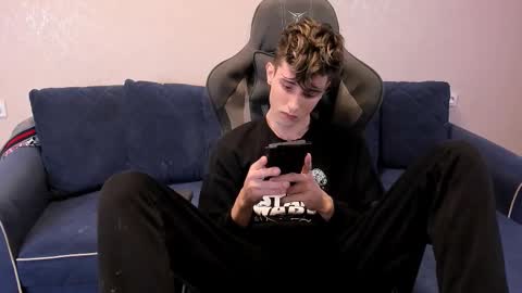 Snapshot of james_mil chatting on 10.02.25 James online show from 10.02.25