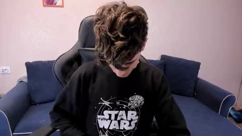 Snapshot of james_mil chatting on 10.09.25 James online show from 10.09.25