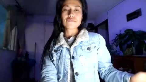 janariivera1 online show from 10.30.25