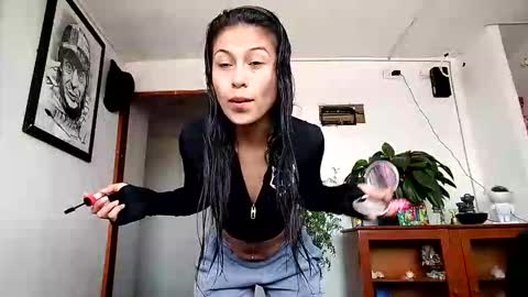 janariivera1 online show from 11.12.25