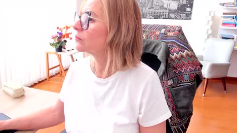 Snapshot of janeturner chatting on 01.15.25 JANE TURNER MILF online show from 01.15.25