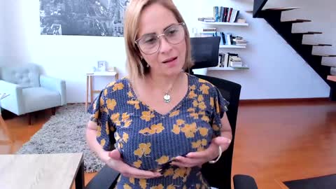 Snapshot of janeturner chatting on 01.21.25 JANE TURNER MILF online show from 01.21.25