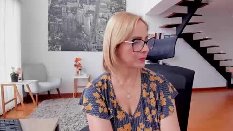 Snapshot of janeturner chatting on 09.10.25 JANE TURNER MILF online show from 09.10.25