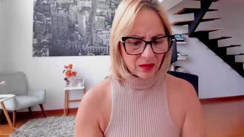 Snapshot of janeturner chatting on 10.17.25 JANE TURNER MILF online show from 10.17.25