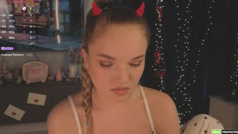 Hi Im Alice and here youll find something online show from 04.15.26