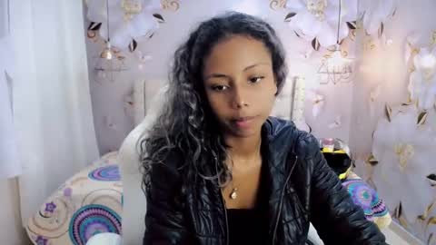 Snapshot of jasmin_brunette_ chatting on 12.18.24 Jasmin online show from 12.18.24