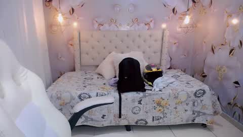Snapshot of jasmin_brunette_ chatting on 02.14.25 Jasmin online show from 02.14.25