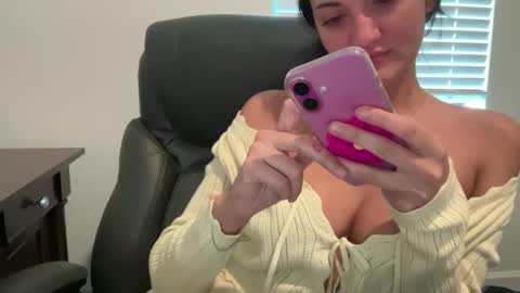 Snapshot of jasminetate chatting on 10.12.25 Jasmine Tate online show from 10.12.25