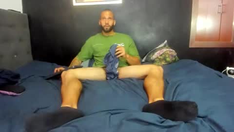 Snapshot of jasonmartiinez chatting on 10.28.25 online show from 10.28.25