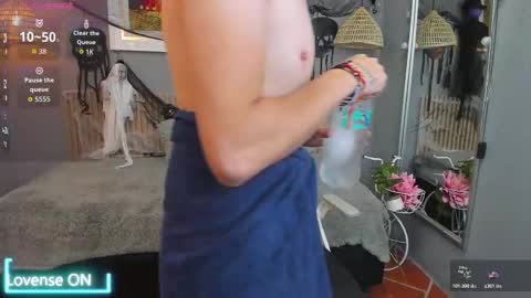 Snapshot of jasperjohnson chatting on 10.28.25 jasperjohnson online show from 10.28.25