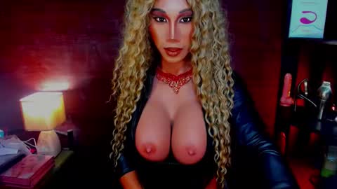 Snapshot of jayetan chatting on 10.14.25 jayetan online show from 10.14.25