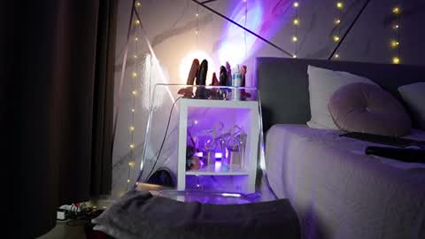 JayJayPink online show from 12.08.24