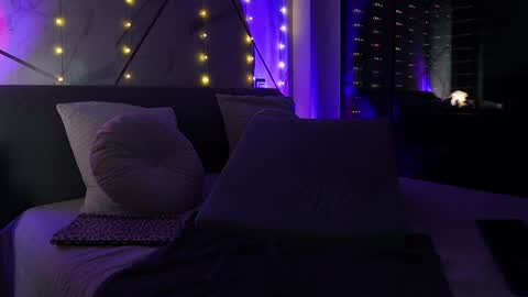 JayJayPink online show from 12.25.24