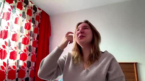 Mia online show from 04.10.26