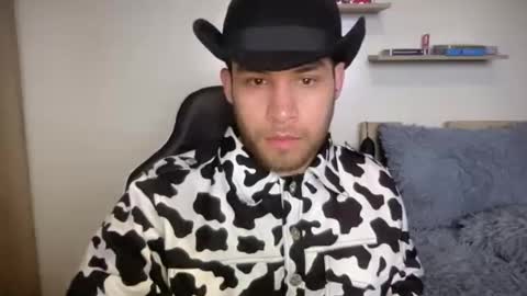 Snapshot of jayrobinson16 chatting on 10.25.25 Jay Robinson online show from 10.25.25