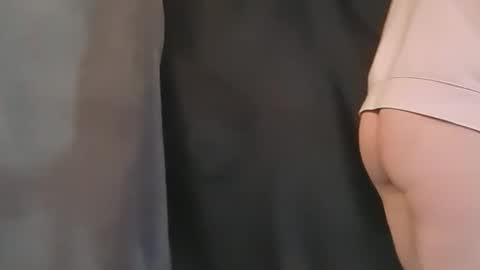 Snapshot of jaysub77 chatting on 10.28.25 J online show from 10.28.25