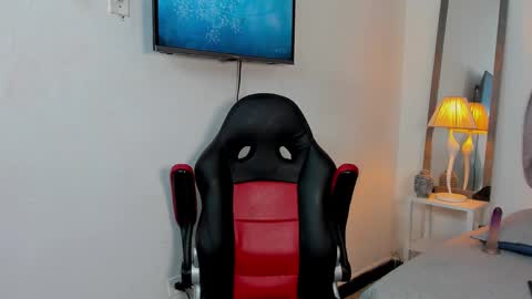 Snapshot of jdaniel_shellby chatting on 12.04.24 jhon online show from 12.04.24