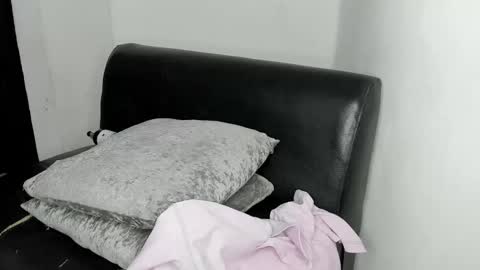 jean_and_isabel online show from 11.01.25