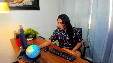 Snapshot of jean_foster chatting on 11.01.25 Mistress Jane Foster online show from 11.01.25