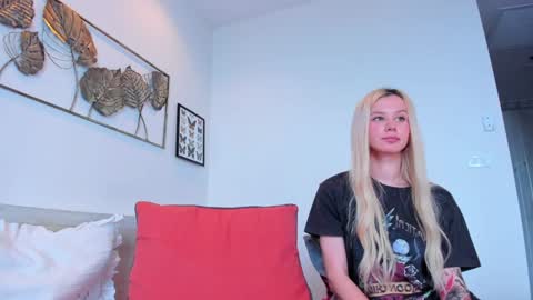 Snapshot of jean_mokujin chatting on 02.07.25 Akila and Daria online show from 02.07.25