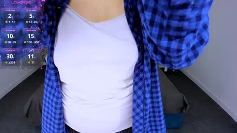 jeanniefox_ online show from 12.06.24