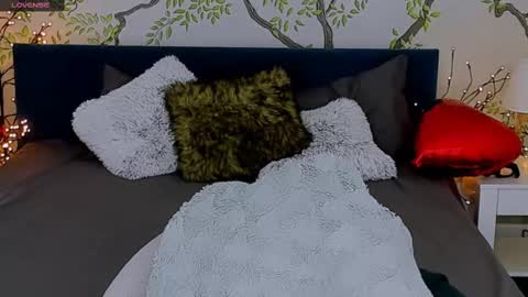 jeanniefox_ online show from 02.13.25