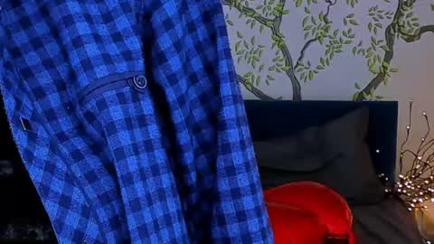 jeanniefox_ online show from 02.15.25