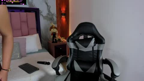 Snapshot of jeen_taylor chatting on 10.04.25 Jeen Taylor online show from 10.04.25