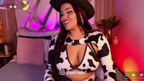 Snapshot of jeen_taylor chatting on 10.18.25 Jeen Taylor online show from 10.18.25