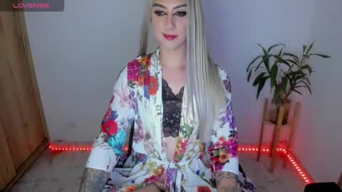  ashley   online show from 11.26.25