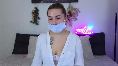 Snapshot of jemalia chatting on 01.07.25 Alice online show from 01.07.25