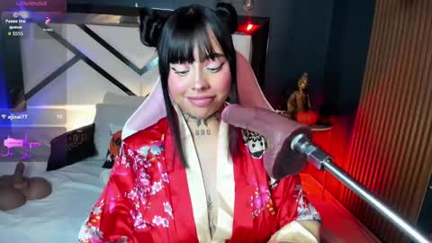 Snapshot of jena_nicols chatting on 10.21.25 Jena online show from 10.21.25