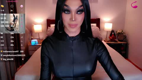 Snapshot of jenifers_body chatting on 01.26.25 Queen Jenifer online show from 01.26.25