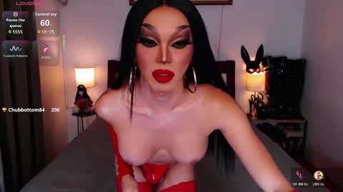 Snapshot of jenifers_body chatting on 10.25.25 Queen Jenifer online show from 10.25.25