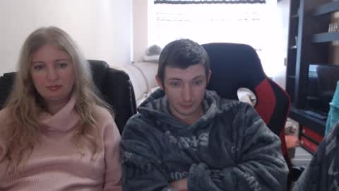 Snapshot of jenisandpeter chatting on 02.10.25 JenisAndPeter online show from 02.10.25