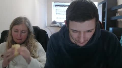 Snapshot of jenisandpeter chatting on 03.07.25 JenisAndPeter online show from 03.07.25