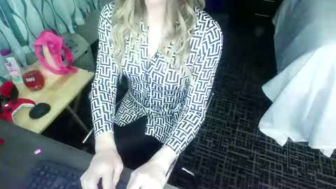 Snapshot of jennacd4life chatting on 02.16.25 Jenna Cross online show from 02.16.25