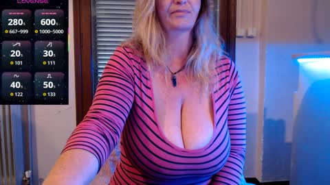 Snapshot of jennadeluxe chatting on 03.29.26 Jenna online show from 03.29.26