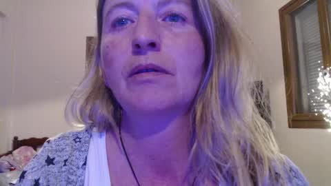 Snapshot of jennadeluxe chatting on 04.01.26 Jenna online show from 04.01.26