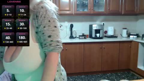 Snapshot of jennadeluxe chatting on 04.06.26 Jenna online show from 04.06.26