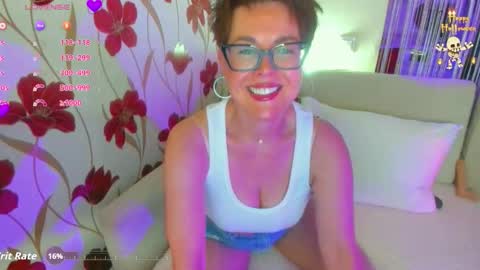 Snapshot of jennalison chatting on 10.29.25 Jenn online show from 10.29.25