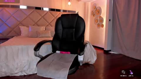 Snapshot of jennaolson chatting on 01.08.25 Jenna Olson online show from 01.08.25