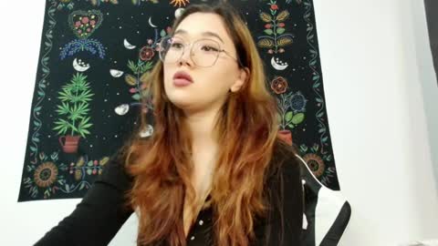 Snapshot of jennatyan chatting on 09.19.25 JENNA online show from 09.19.25