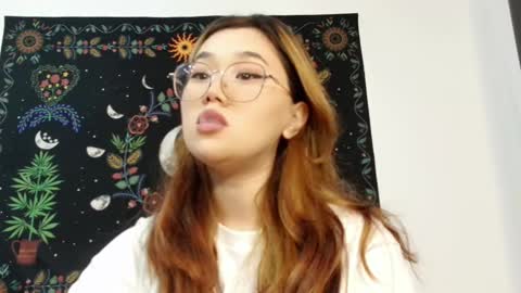 Snapshot of jennatyan chatting on 09.22.25 JENNA online show from 09.22.25