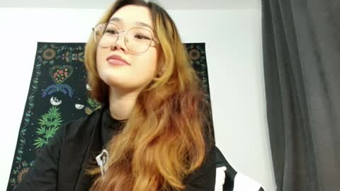 Snapshot of jennatyan chatting on 10.03.25 JENNA online show from 10.03.25