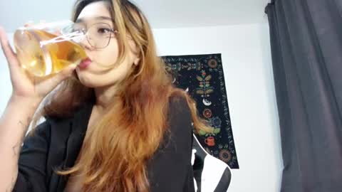 Snapshot of jennatyan chatting on 10.04.25 JENNA online show from 10.04.25