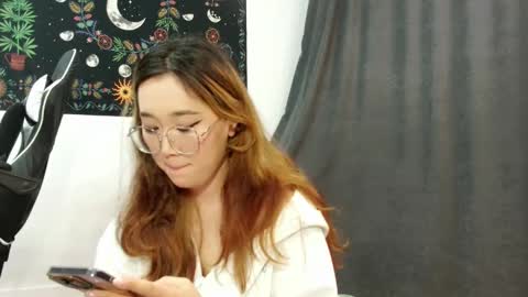 Snapshot of jennatyan chatting on 10.09.25 JENNA online show from 10.09.25