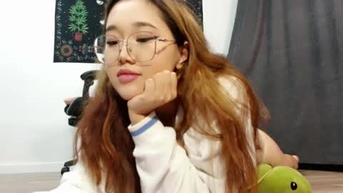 Snapshot of jennatyan chatting on 10.11.25 JENNA online show from 10.11.25